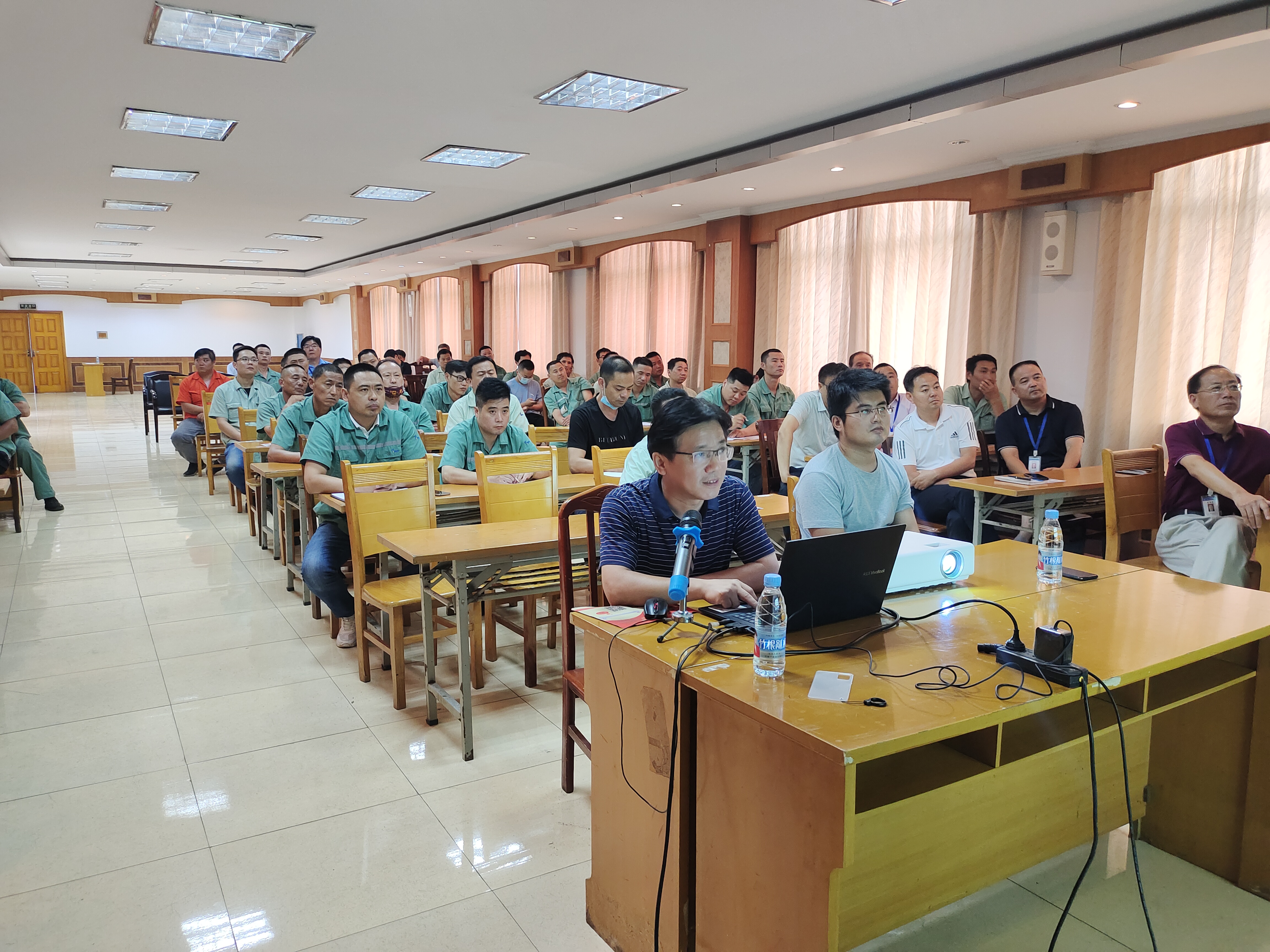 �۷���ʹ���-��Ӫ��ȫ,����һ·�ɳ�