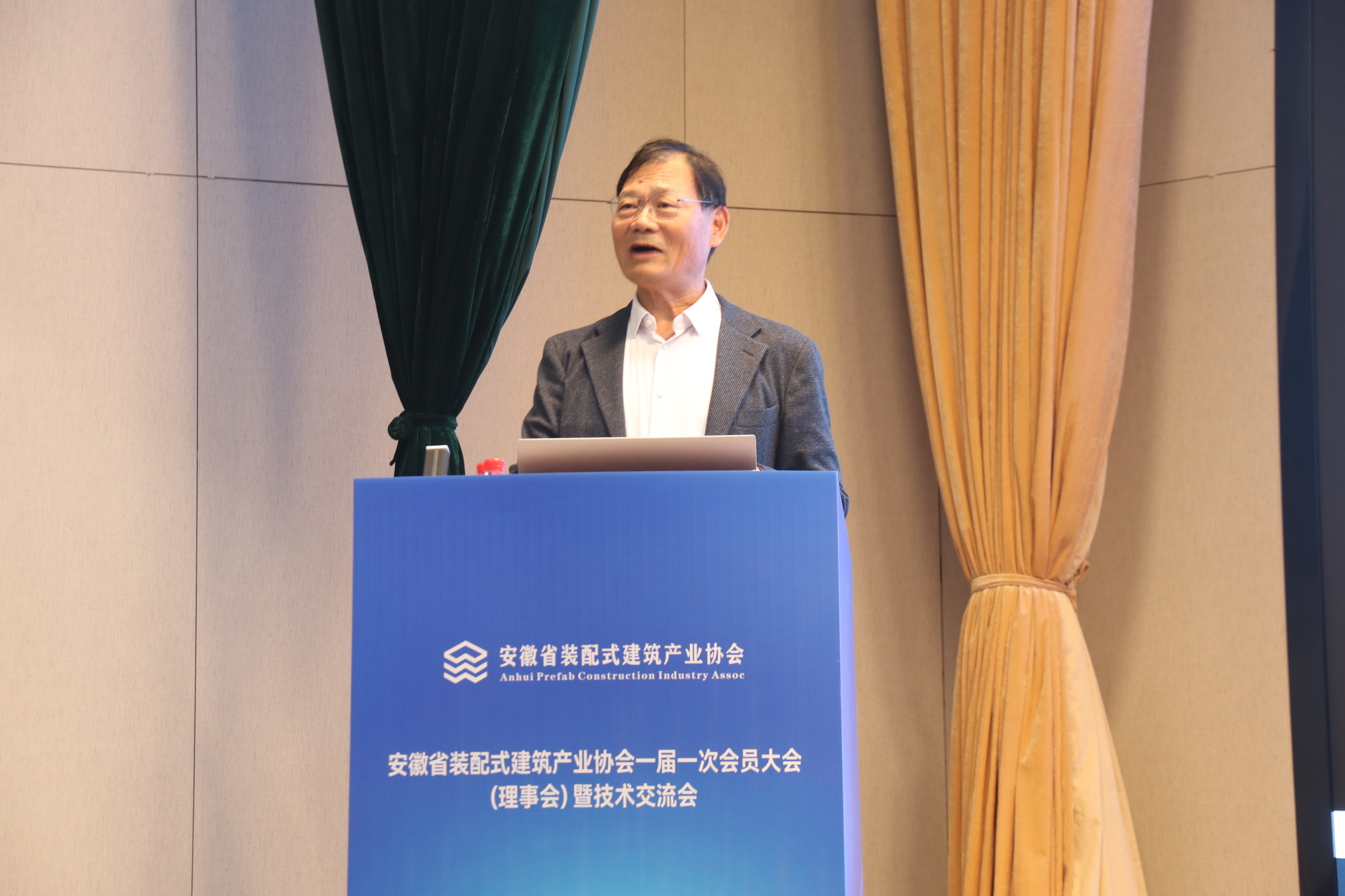 �۷���ʹ���-��Ӫ��ȫ,����һ·�ɳ�