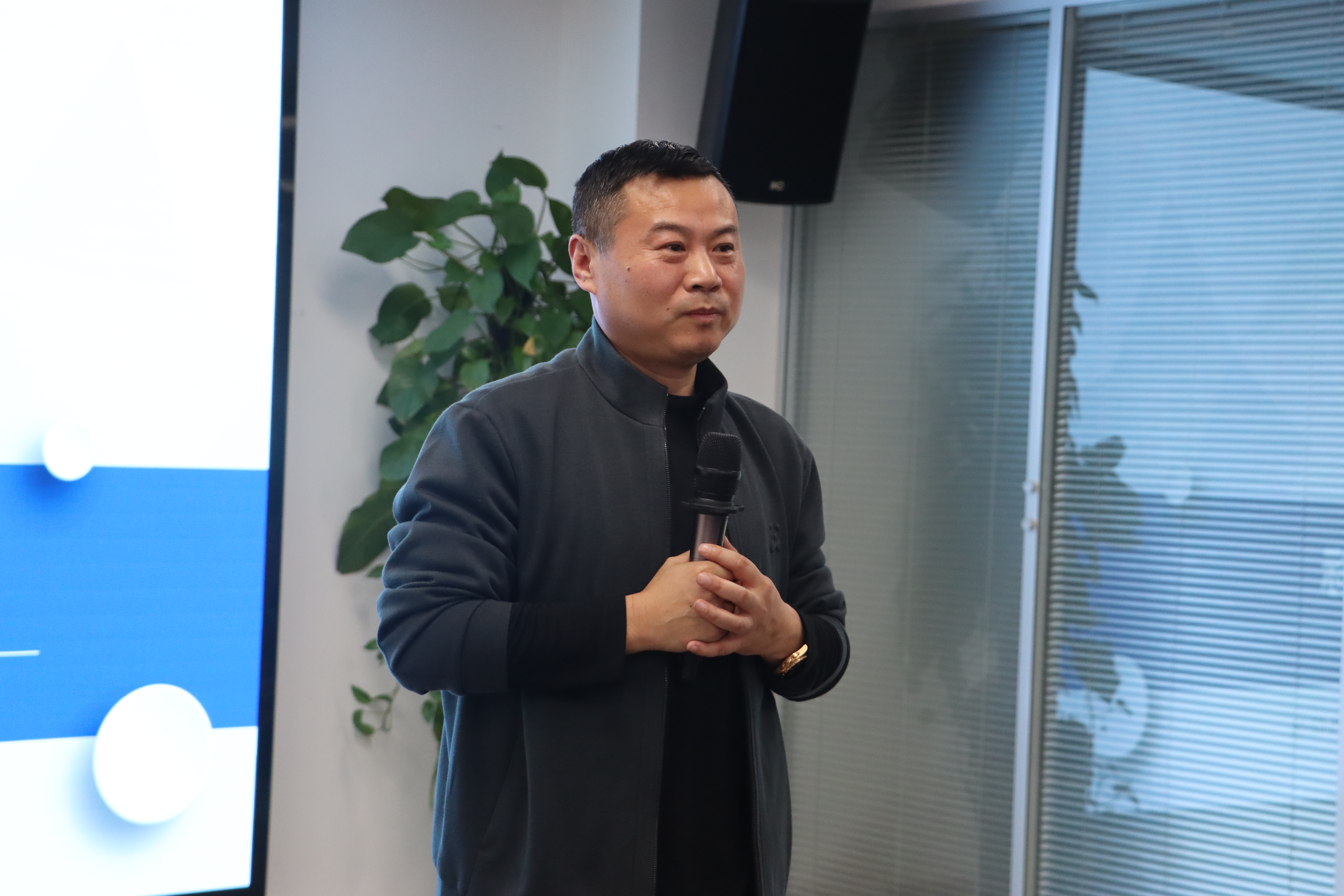 �۷���ʹ���-��Ӫ��ȫ,����һ·�ɳ�