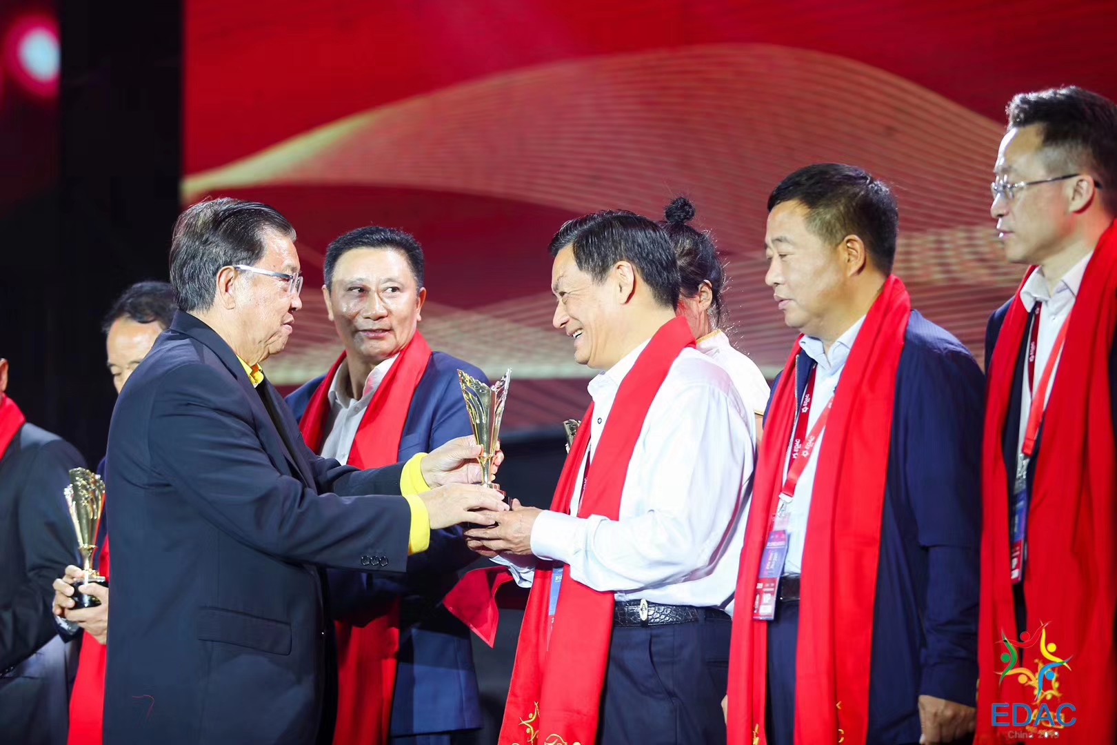 QQ图片20191219144424 巅峰国际官网-钻营健全,你我一路成长